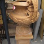 656 1054 GARDEN URN